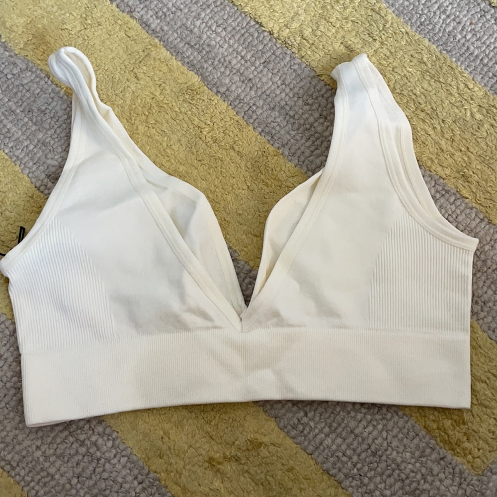 V Neck Bra Top in Off White
WeWoreWhat medium - Picture 10 of 10